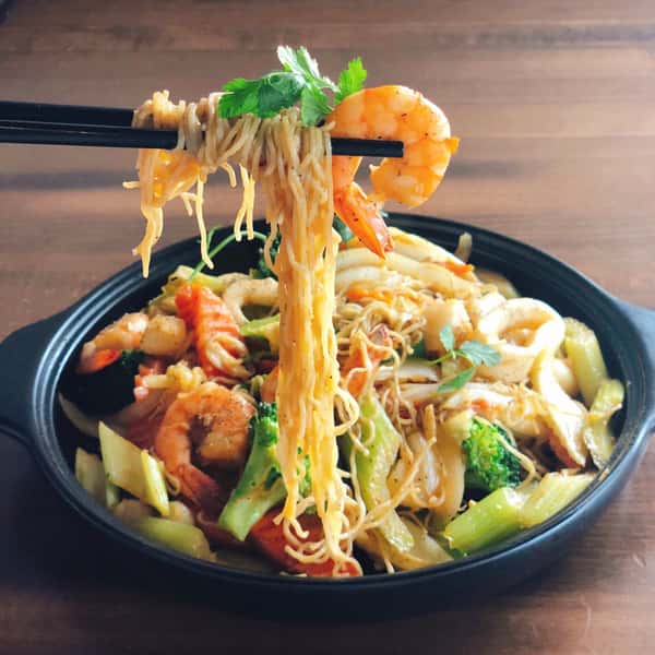 Seafood Egg Noodle / Mì Xào Hải Sản