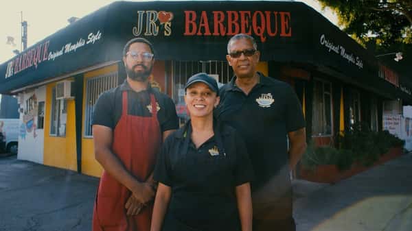 JR's BBQ staff