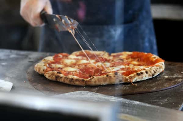cutting pizza