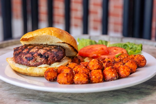 Collegiate Burger*