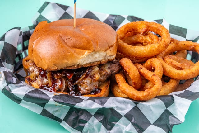 Jack & Coke Burger - Lelo's Island Bar - Bar & Grill in Port
