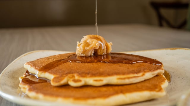 FULL-PLATE BUTTERMILK PANCAKES