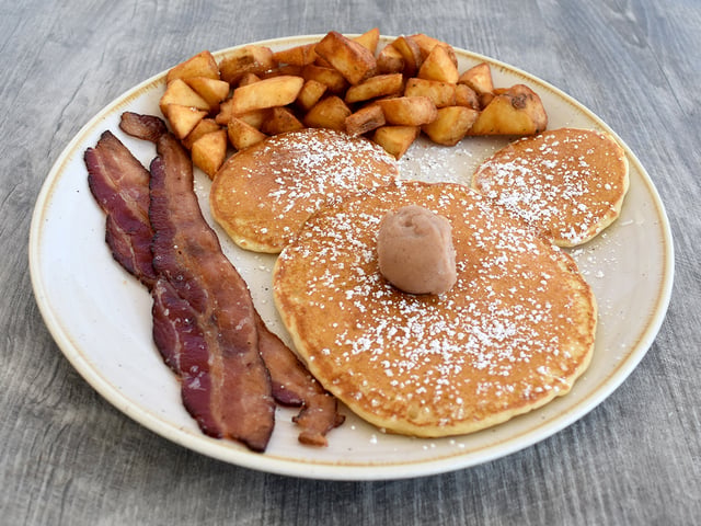 "MICKEY T'S" PANCAKE