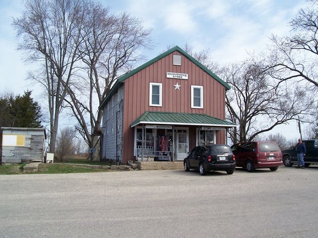 Home - Moonshine Store - Restaurant in Martinsville, IL