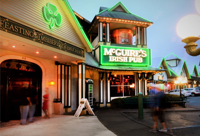 McGUIRES INN OF ARDEN HILLS, OTTO'S SKYWAY, SAINT PAUL, MN 2