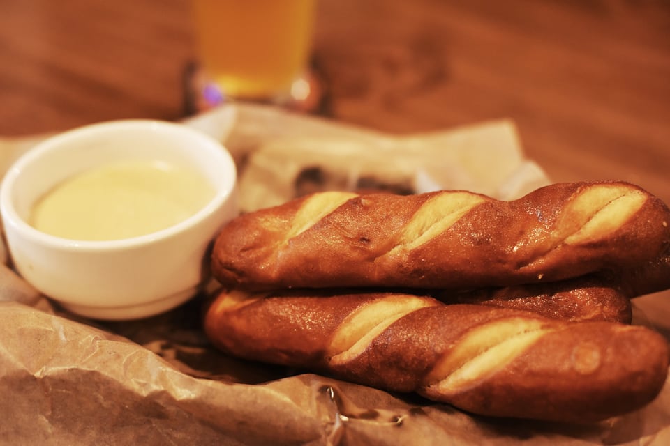 Beer Cheese Dip & Pretzels