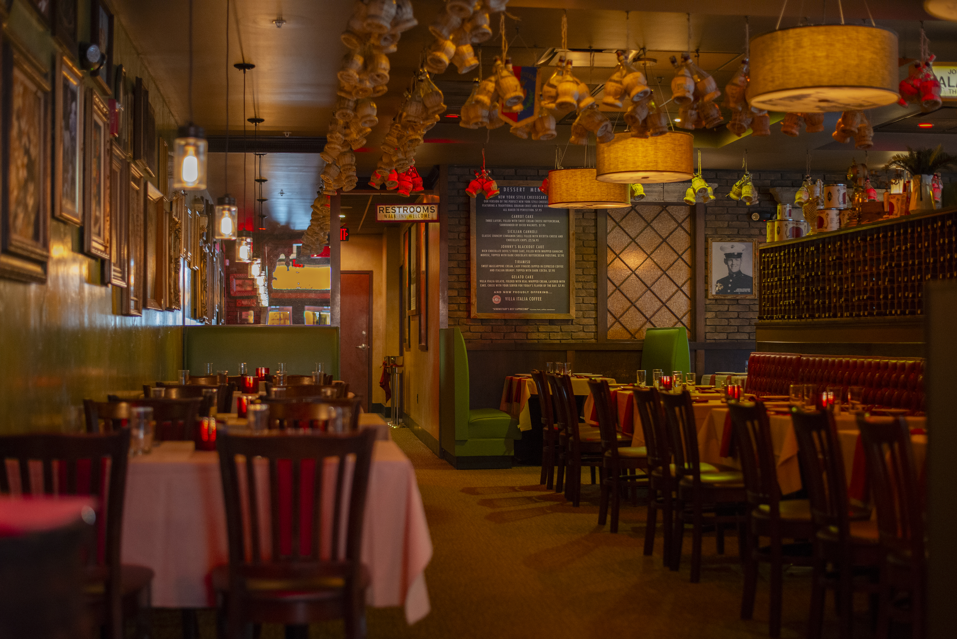 Johnny's - うえ Johnny's - Restaurant in Schenectady, NY