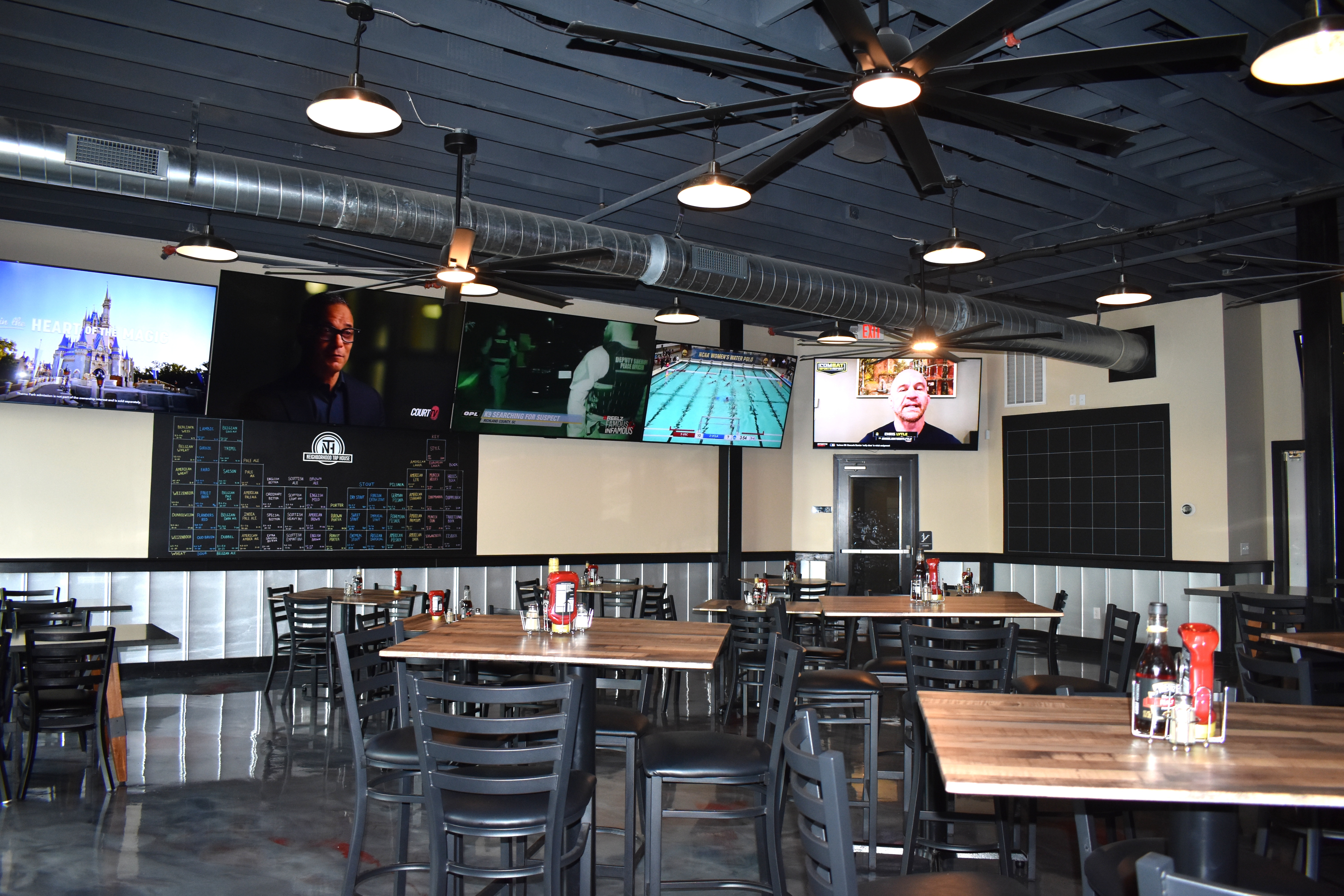 春　w)taps  neighborhood Carnes Crossing - Neighborhood Craft Beer and Burger