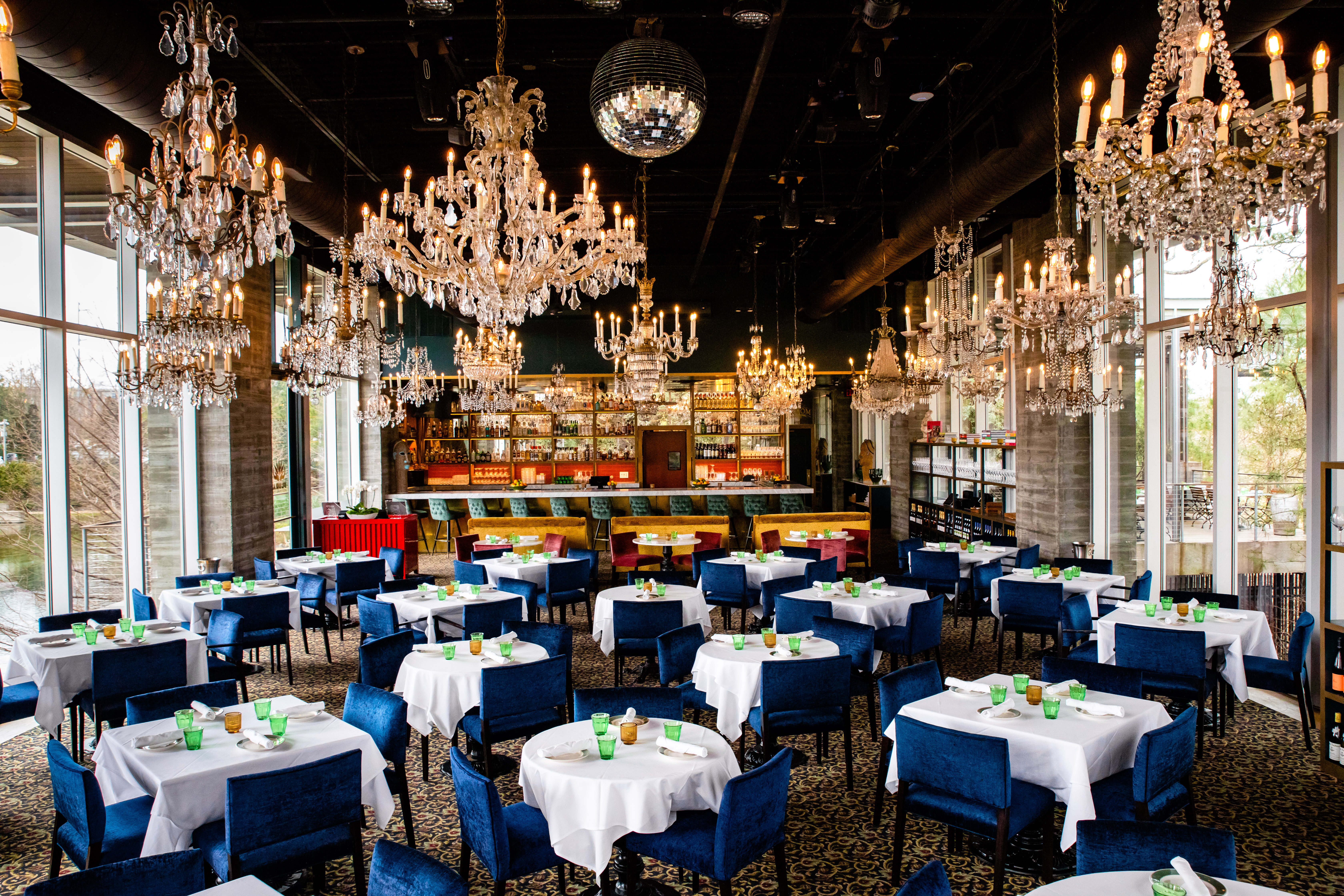 Houston's – Virtual Restaurant Concierge
