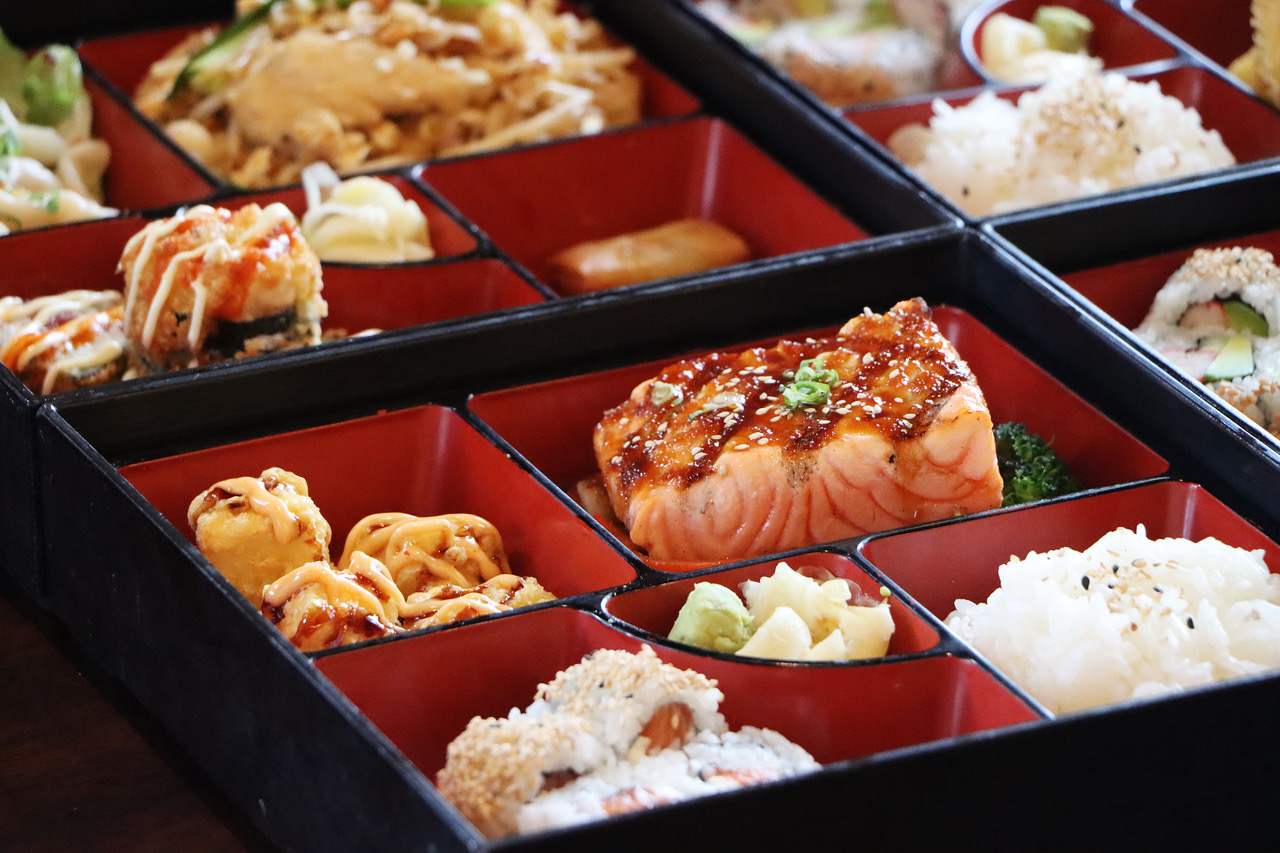 Salmon bento box - Picture of Umami Sushi Lounge & Grill Fusion, Conway -  Tripadvisor