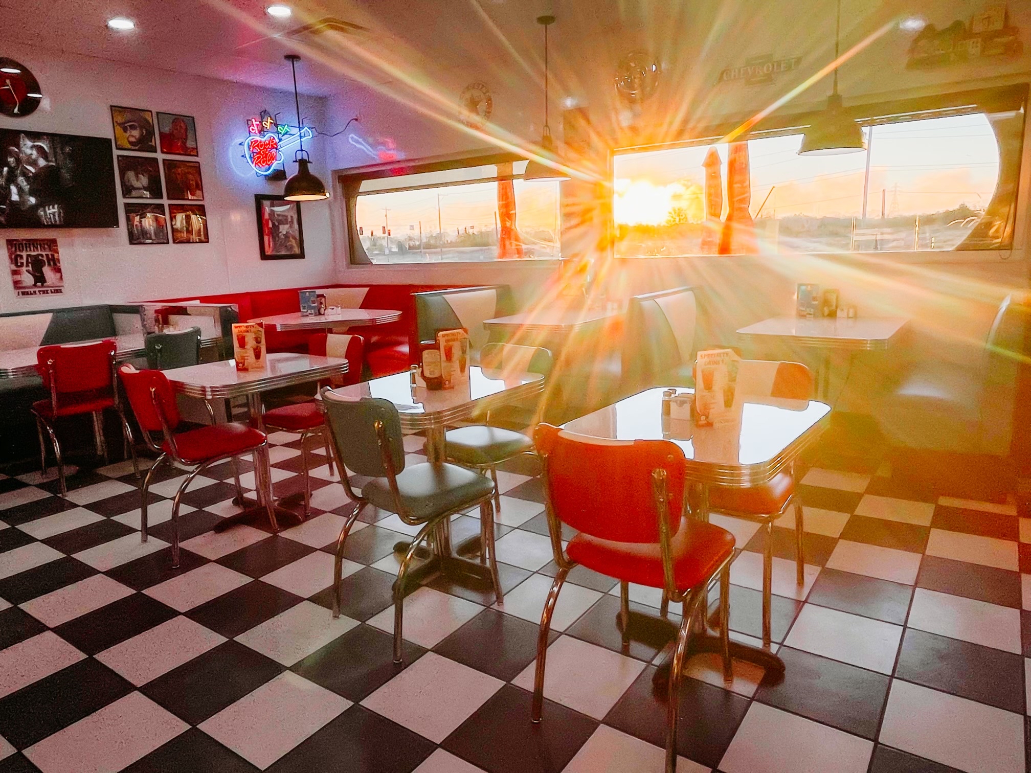 洋書 The American Diner The American Diner: Witzel, Michael: 9780785829188: Amazon