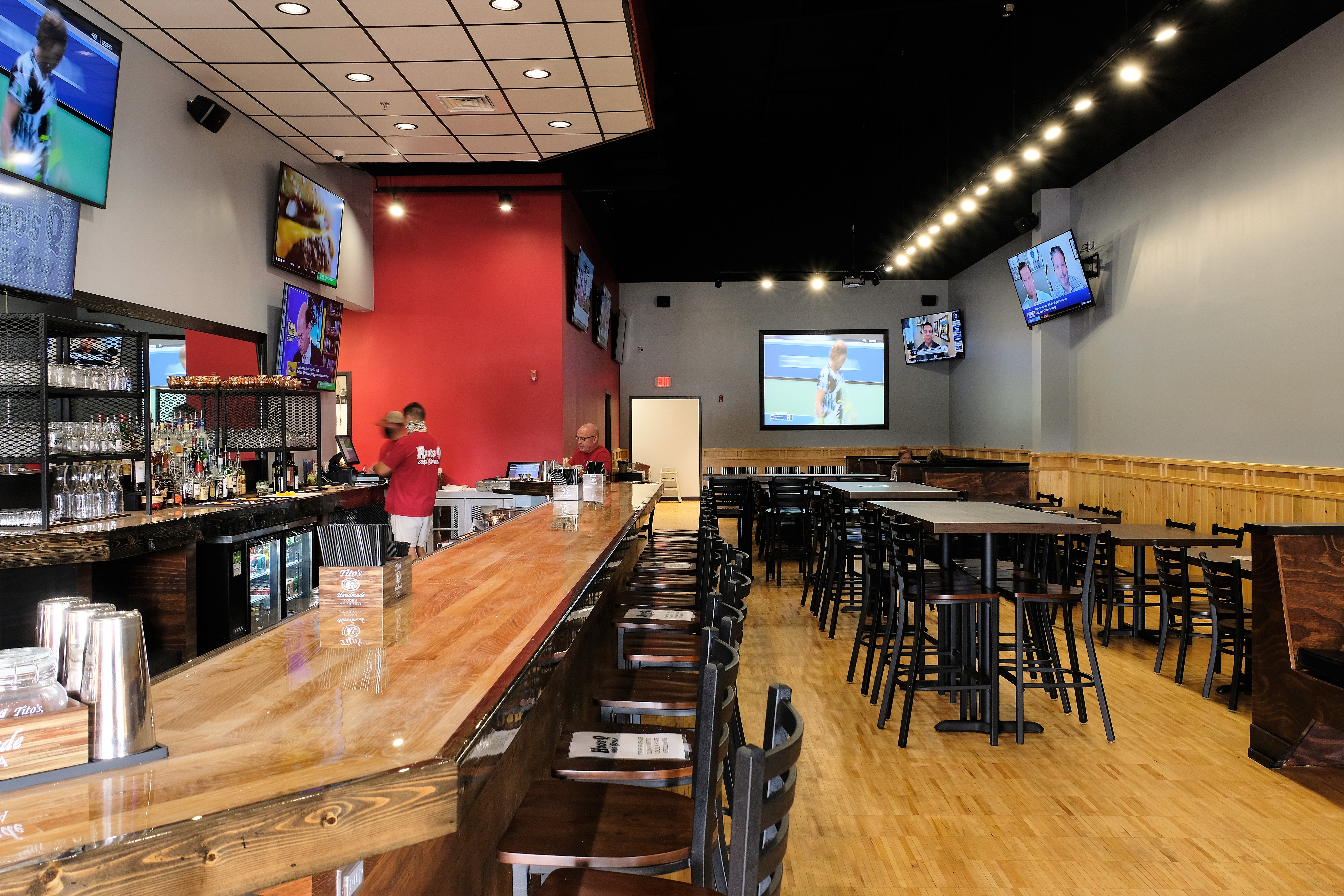 About - Hoos Q & Brew - Barbecue Restaurant in Tuscaloosa, AL