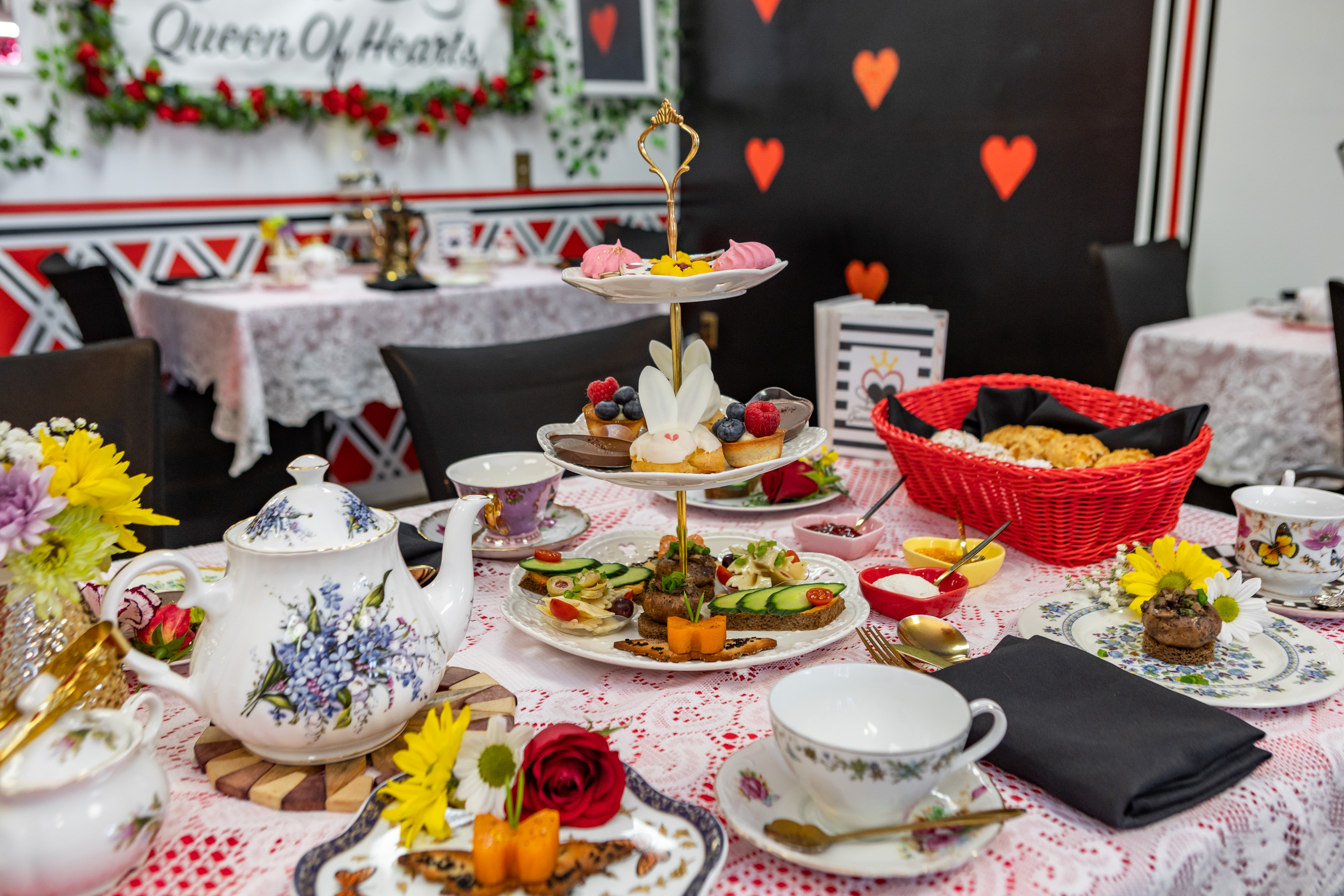  Queen of Hearts ケーキスタンド Reservations - Queen of Hearts - Tea Room in Henderson, NV