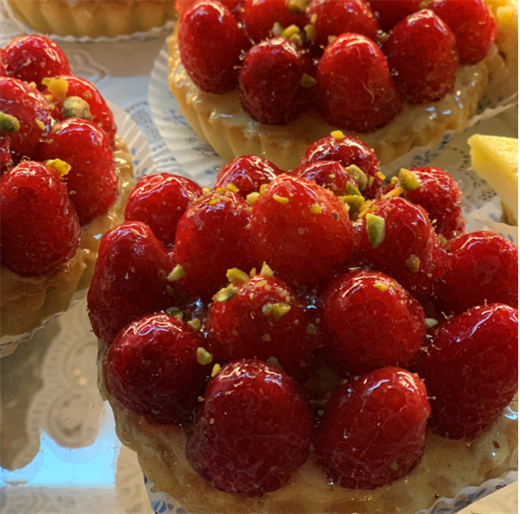 Fresh Strawberries by La Chatelaine Farms Per Pound