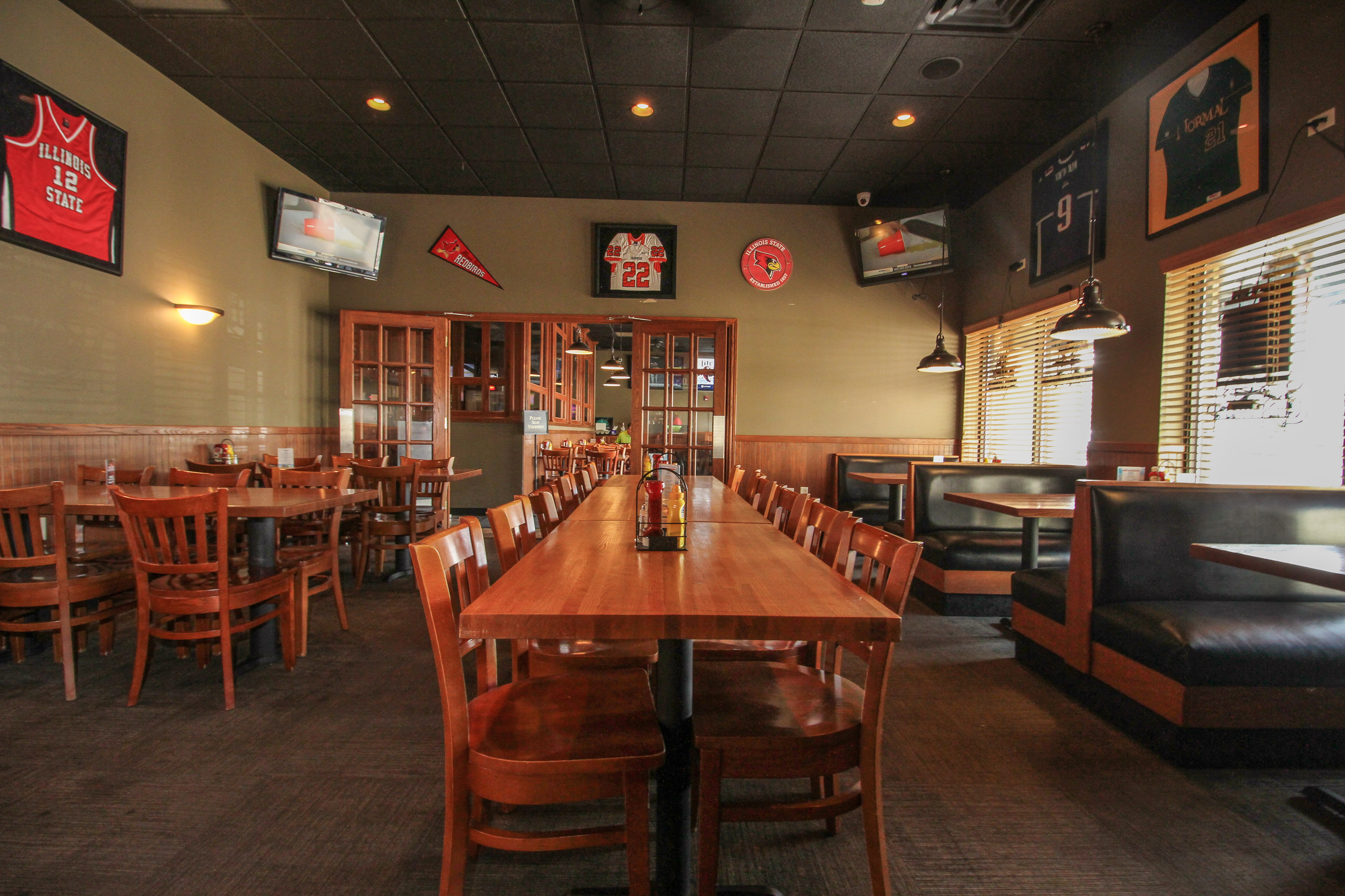 Gill Street Sports Bar and Restaurant - Restaurant in Bloomington, IL