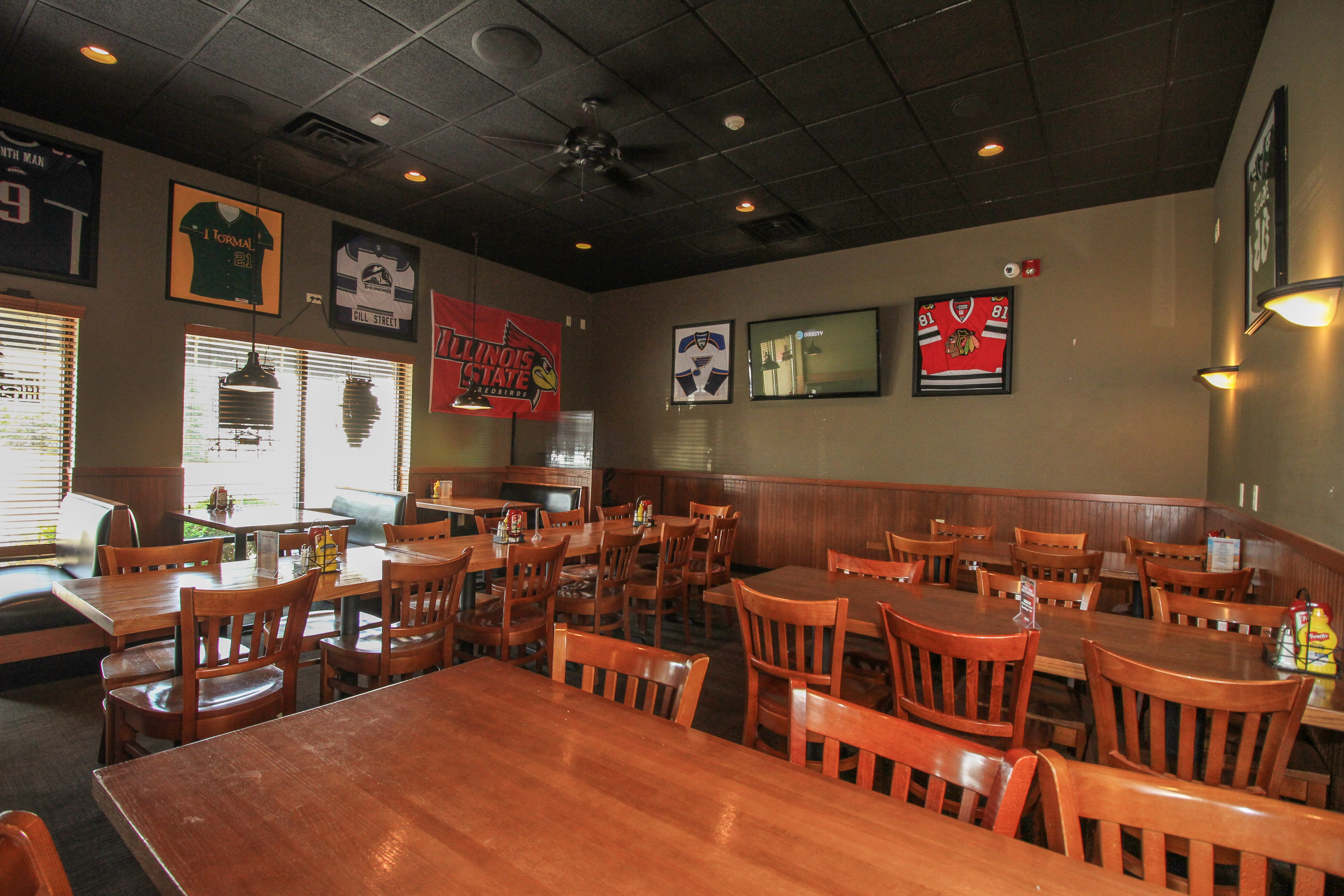 Gill Street Sports Bar and Restaurant - Restaurant in Bloomington, IL
