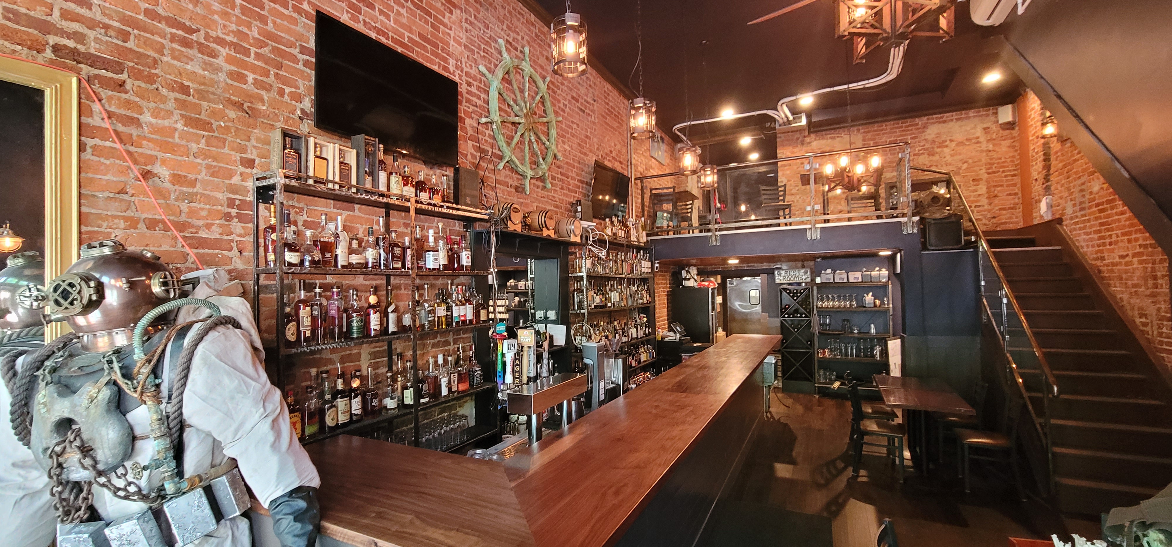 About Us — The Commodore Bar & Restaurant