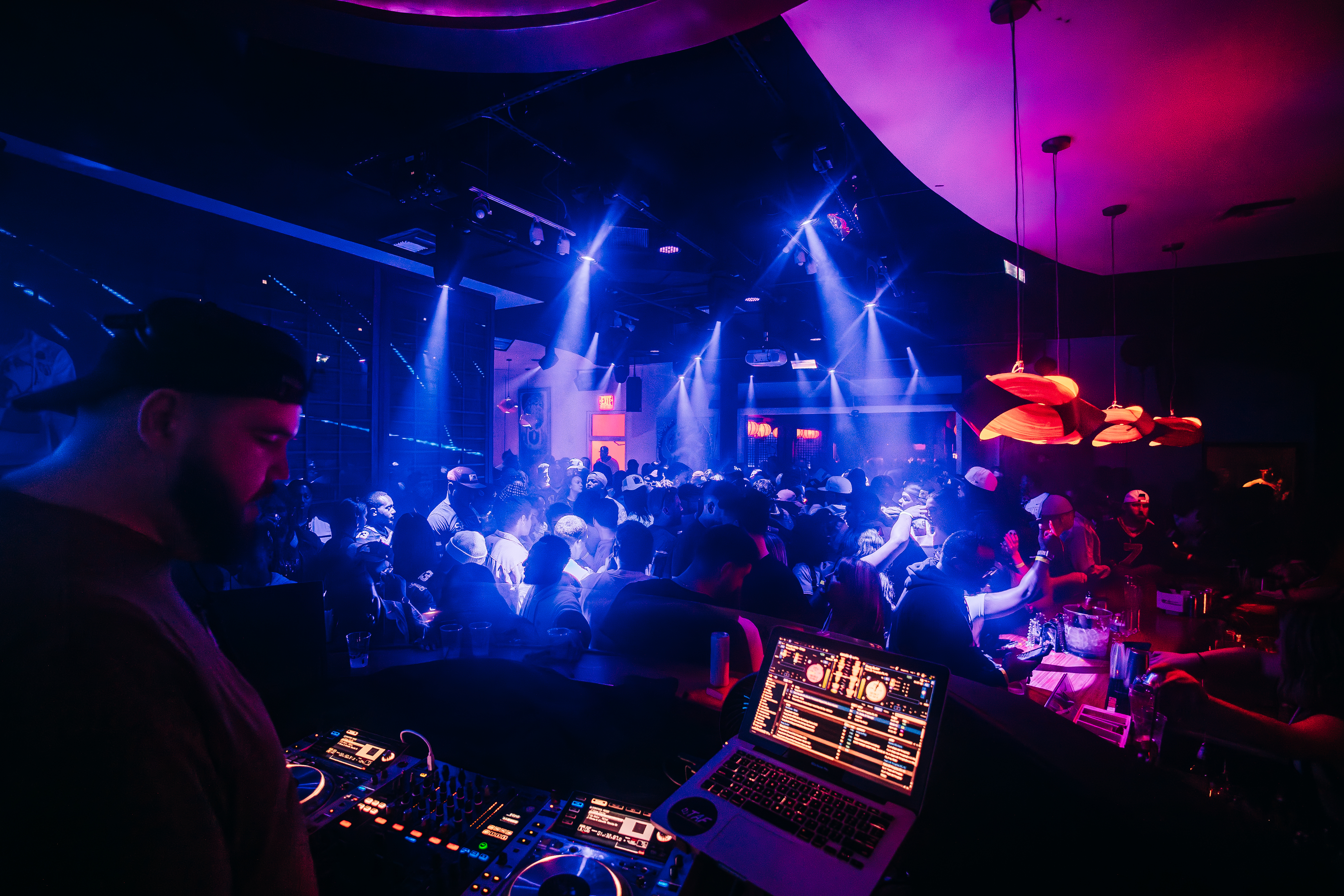 Ohm Lounge- Lounge in New Orleans, LA